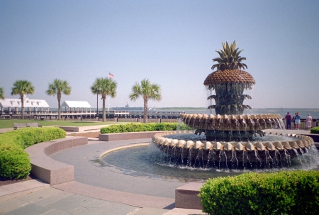 A crisp and welcoming fountain in Charleston, South Carolina.