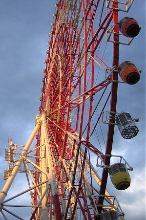 The Odaiba Ferris Wheel in Japan is the world's largest.