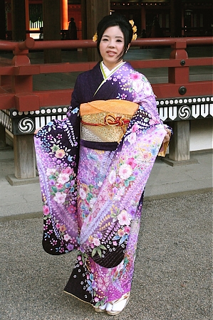 A young Japanese woman dressed in a komono.