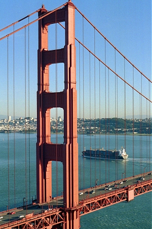 The Golden Gate Bridge from the northern vantage point.