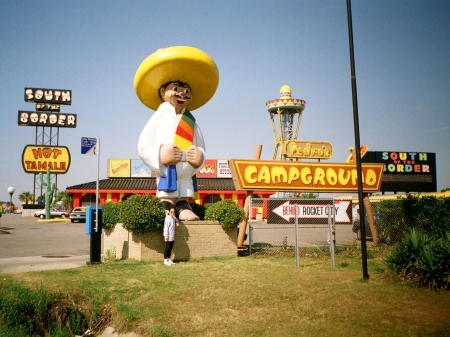 A view of the campy Pedro statue at South of the Border