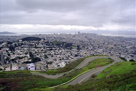 A stunning 180 degree panoramic view of San Francisco can be gained at the summit of Twin Peaks.